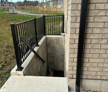 For Lease - 207 Otterbein Road, Kitchener, Ontario - Photo 2