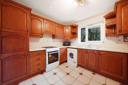 3 bedroom flat to rent - Photo 4