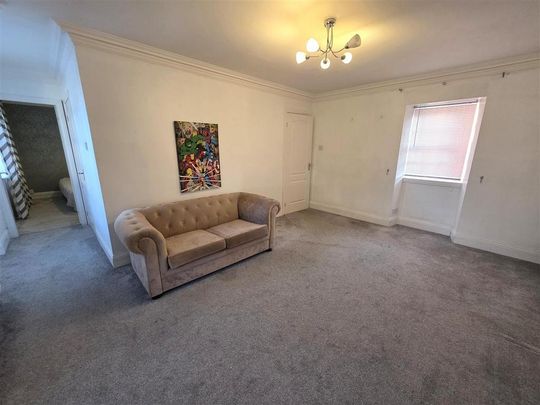 3 bedroom flat to rent - Photo 1