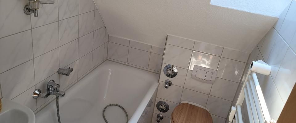 DG-Wohnung, 2,5 Raum, mit eigenem Garten - Foto 1