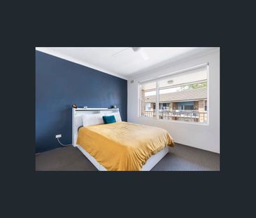 Spacious 2 Bedroom Apartment with Distant City Views - Photo 4