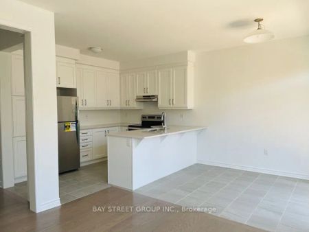 Property For Lease | W8407334 - Photo 5