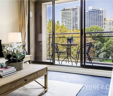 HYDE PARK LIFESTYLE | Furnished - Photo 6