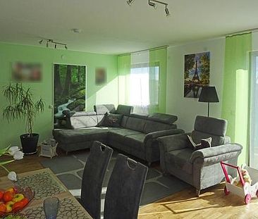 Großzügige Dachgeschosswohnung mit Balkon und schöner Aussicht! - Photo 6