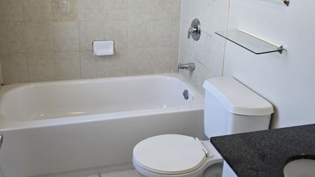 For Lease - 7405 Goreway Drive Unit# 715, Mississauga, Ontario - Photo 3
