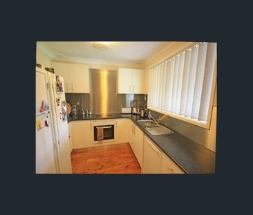 Well-Maintained Three-Bedroom Home - Photo 3