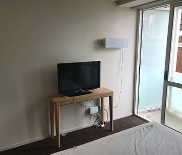 Central Auckland Studio Gem w/ Balcony - Photo 1