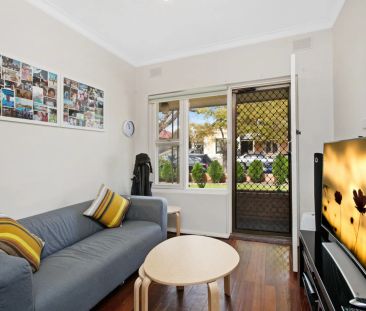 One bedroom home unit with short term lease options availble - Photo 1