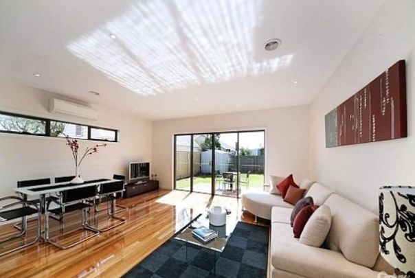 27A Castlewood Street, Bentleigh East VIC 3165 - Townhouse For Rent | Domain - Photo 1