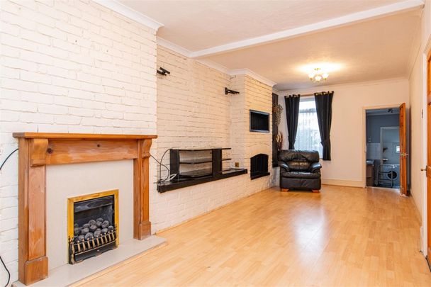 2 bed House - Mid Terrace To Let - Photo 1