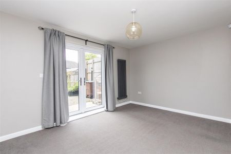 2 bedroom Semi-detached house to rent - Photo 2