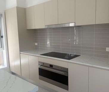 Newly Built Modern Home Offering Space, Comfort & Style - Photo 4