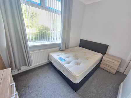 1 bedroom in a house share to rent - Photo 5
