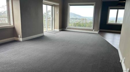 Charming Cottage - Photo 2