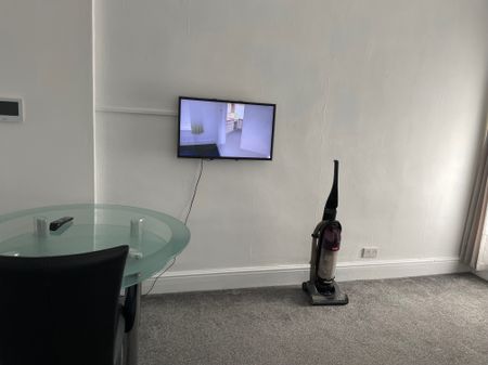 This Victorian townhouse is just a 2 minute walk to Singleton Park Flat 3 - Photo 3