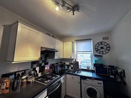 1 Bedroom Flat To Let - Photo 3