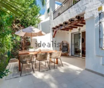 Alquiler de chalet adosado en Nueva Andalucía - Photo 2