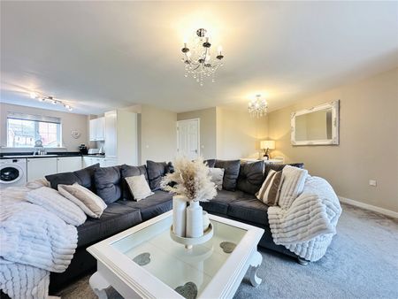 35, Broadlands Gardens, Pudsey, West Yorkshire, LS28 9GD - Photo 3