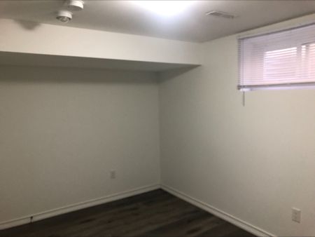 For Lease - 1588 Corkstone Glade Unit# B, Mississauga, Ontario - Photo 2