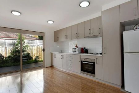 Unit 1/19A Mt Dandenong Road, - Photo 3