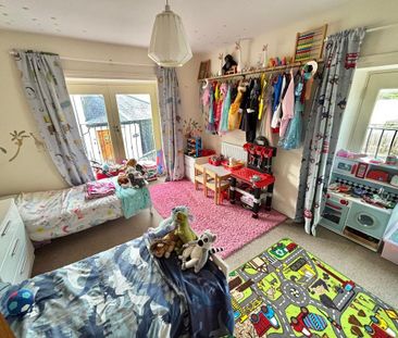 4 bedroom mews to rent - Photo 3