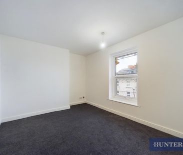 2 bedroom Flat To Let - Photo 2