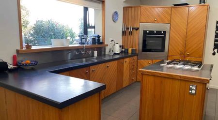 Home with a View! - Photo 3