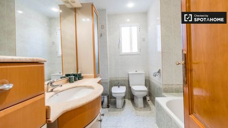 valencia, Valencian Community 46021 - Photo 3