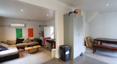 Spacious City Living - Photo 5