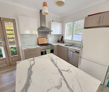 STYLISH RENOVATED 3 BEDROOM FAMILY HOME - Photo 3