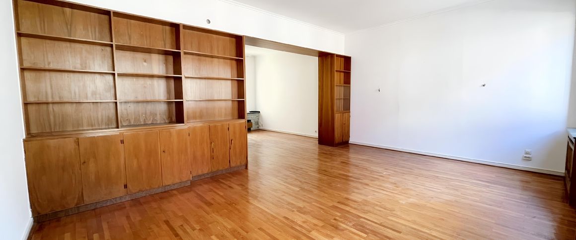 GROßZÜGIGE 2-ZIMMER WOHNUNG IN KREFELDER INNENSTADT ZU MIETEN! - Photo 1
