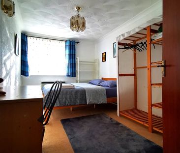 Room in a Shared Flat, Gatestone Court. Central Hill, SE19 - Photo 6