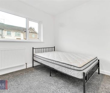 4 bedroom semi-detached house to rent - Photo 3