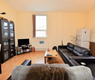 2 bedroom Flat in 14 Raglan Road, Leeds - Photo 3