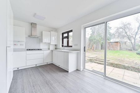 3 bedroom semi-detached house to rent - Photo 4