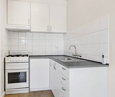 Low maintenance in Great Location! - Photo 3