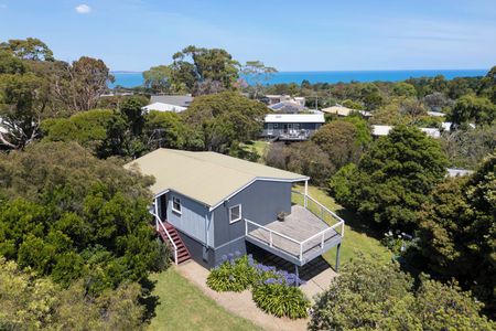 Sundrenched Beach Retreat - Photo 3