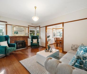 A Warm and Charming Family Home in a Tightly Held Camberwell Pocket - Photo 3