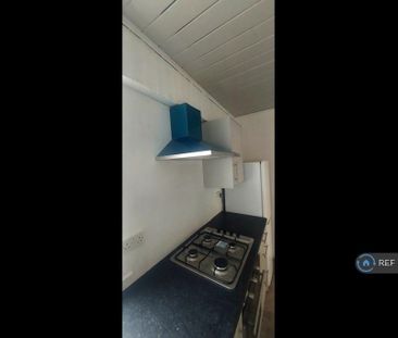 2 bedroom semi-detached house to rent - Photo 2