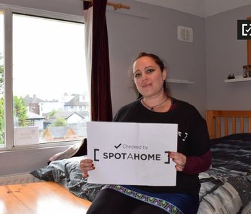 Bright room to rent in 2-bedroom flat in Crumlin, Dublin - Photo 5