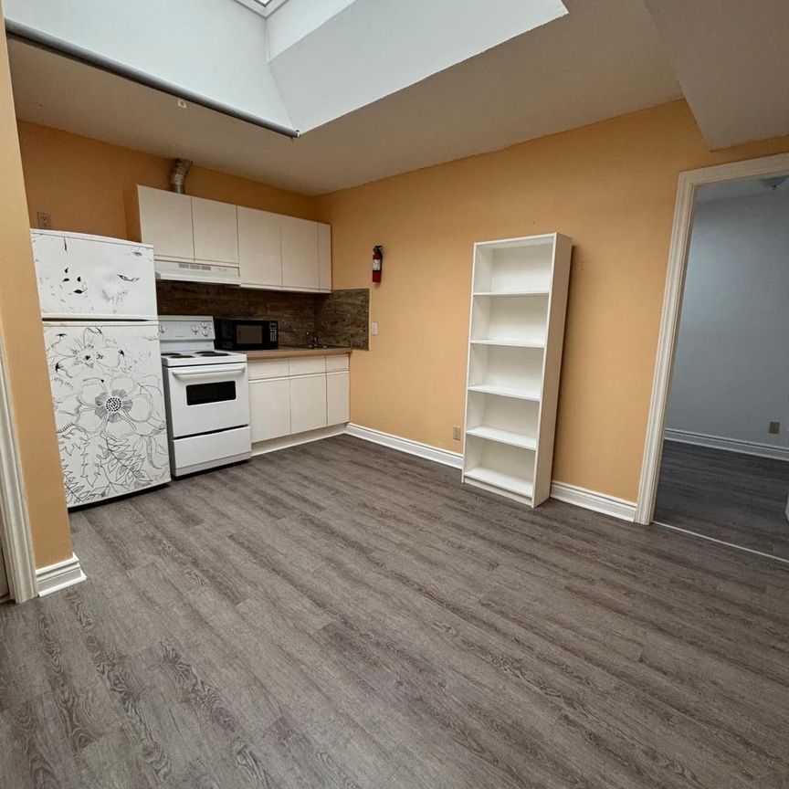 For Lease - 2828 Danforth Avenue Unit# Apt 2, Toronto, Ontario - Photo 1