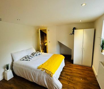 1 bedroom in a house share to rent - Photo 1
