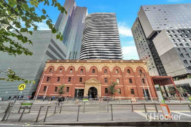 Exquisite Urban Living at Swanston Square - 2-Bedroom Apartment for Rent! - Photo 1