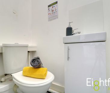 3 bedroom flat to rent - Photo 3