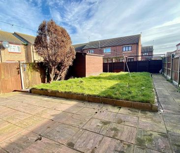 4 bedroom semi-detached house to rent - Photo 1