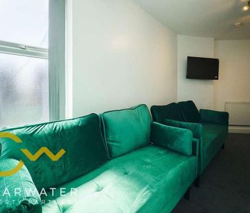 1 bedroom in a house share to rent - Photo 2