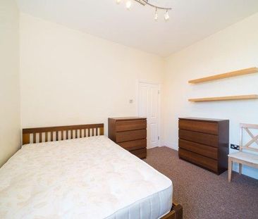 6 bedroom flat to rent - Photo 2