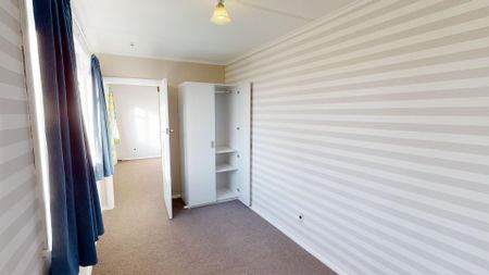 Awapuni - 3 Bedrooms - Photo 4