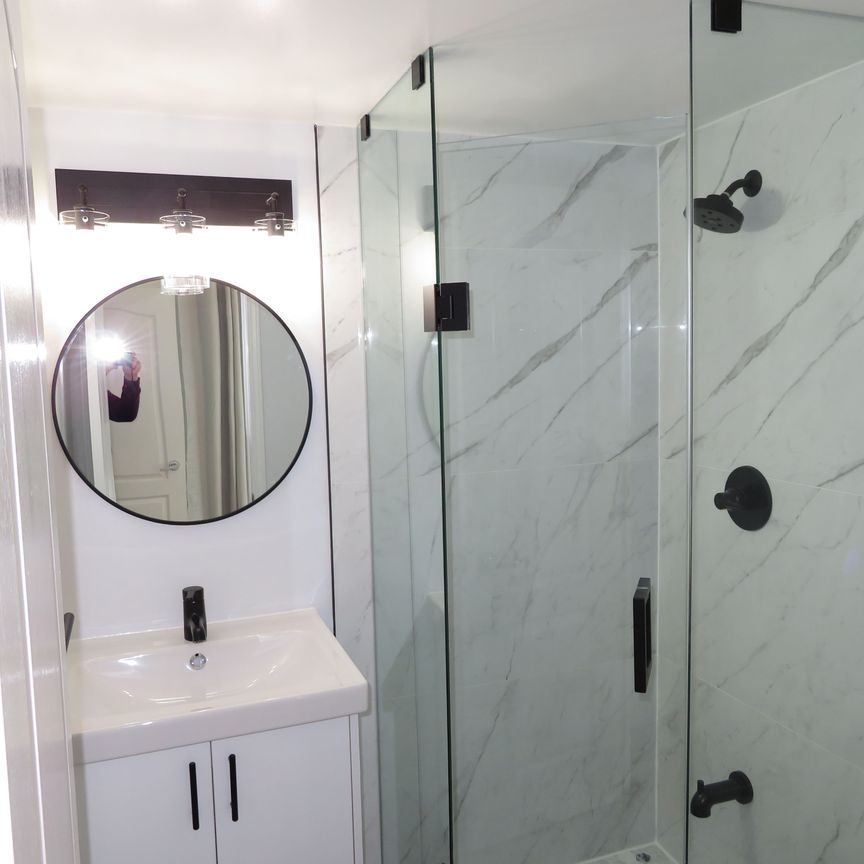 For Lease - 33 Elm Drive Unit# 406, Mississauga, Ontario - Photo 1