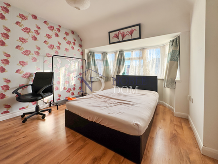 5 bedroom semi-detached house to rent - Photo 3